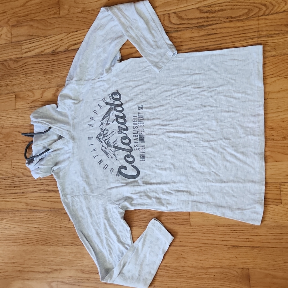 NWOT Prairie Mountain size small, gray t-shirt